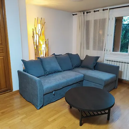 Cette Maison Est La Votre Suresnes