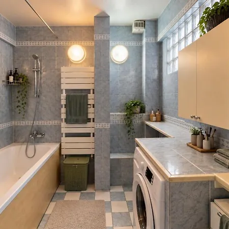 Cette Maison Est La Votre * Suresnes