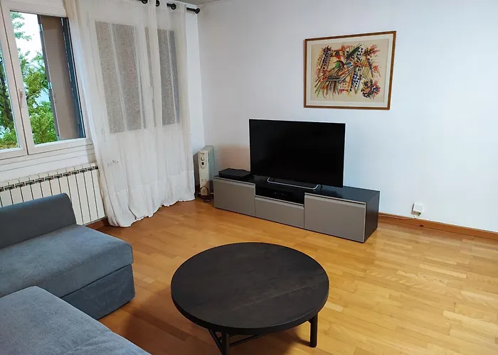 Cette Maison Est La Votre * Suresnes